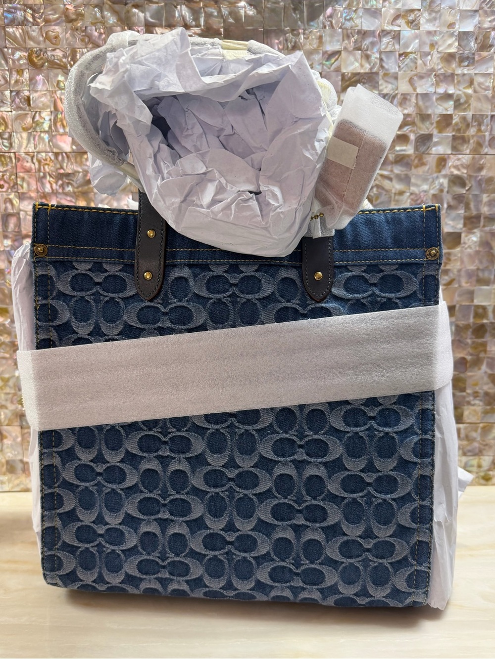 Brand-new Coach Field Tote 30 in Signature Denim, style CA108 - Picture 3 of 6